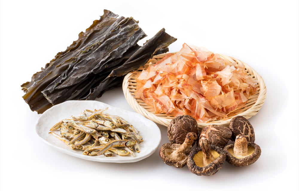 昆布、鰹、にぼし、干し椎茸