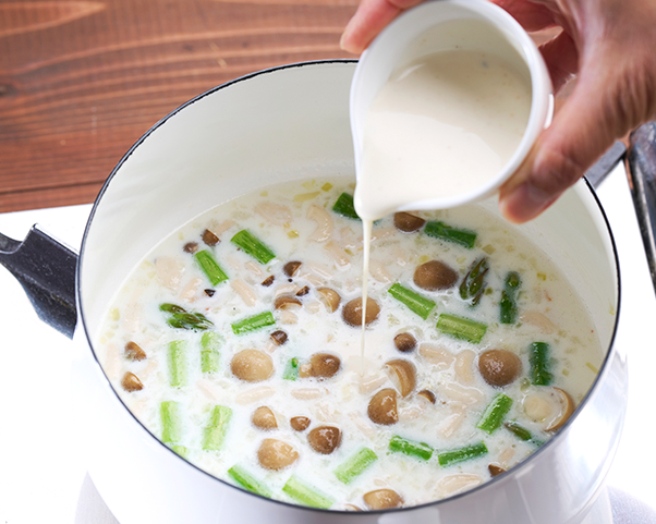ドレッシングの油がご飯をコーティング