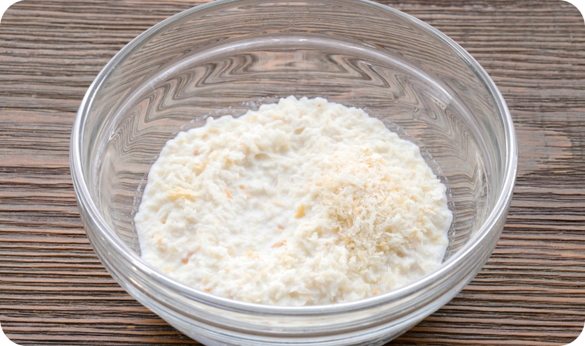 パン粉」はあらかじめ牛乳に浸してからIN
