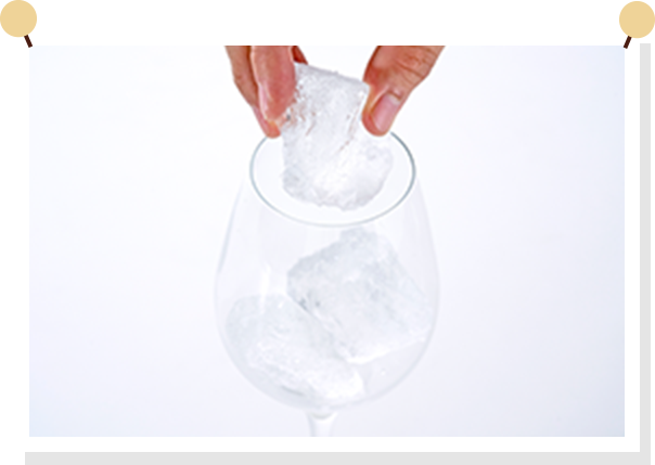 グラスと氷