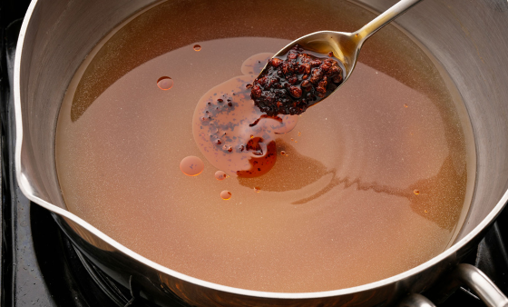 麻辣油の量で辛さをカスタマイズ　