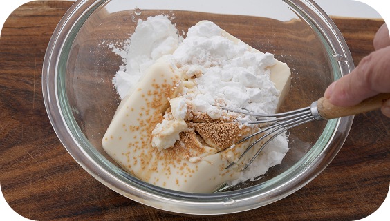 泡立て器で混ぜる