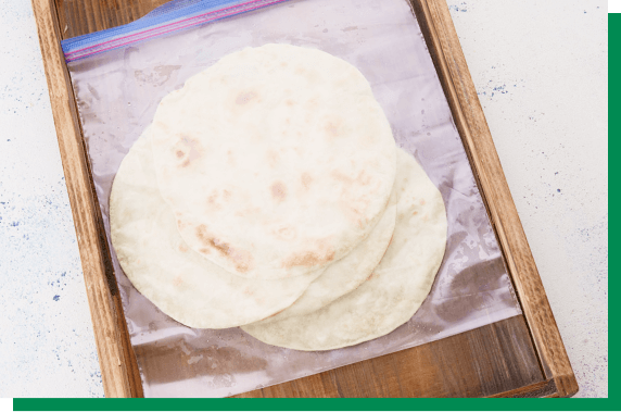 焼きたては保存袋に入れておいしさをキープ