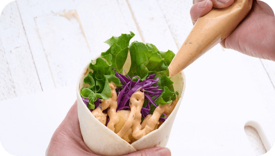 ソースをかけて完成