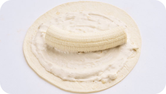 中央にバナナをのせます