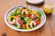 生ハムのフルーツドレッシングサラダ